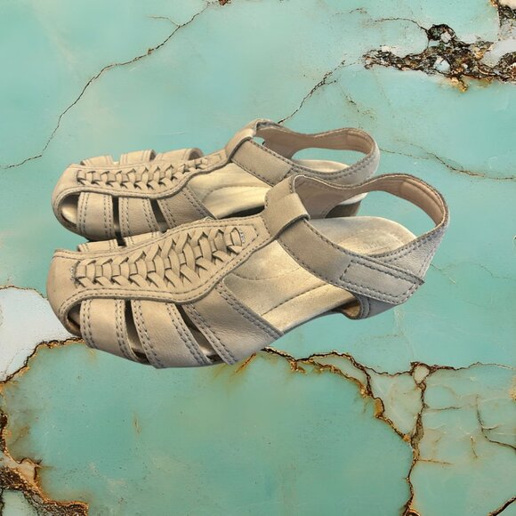 Earth Women’s Balli Fisherman Sandals , Size 9 - Picture 3 of 5